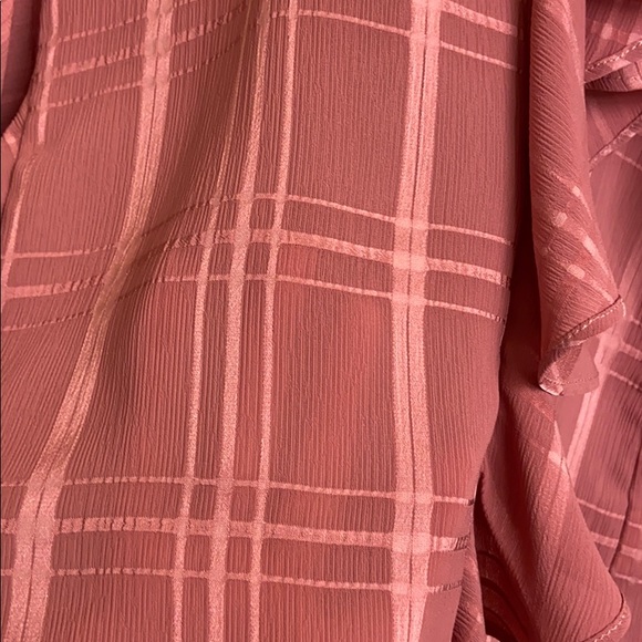 Devlin Size M Keyhole Ruffle Top - Picture 4 of 4